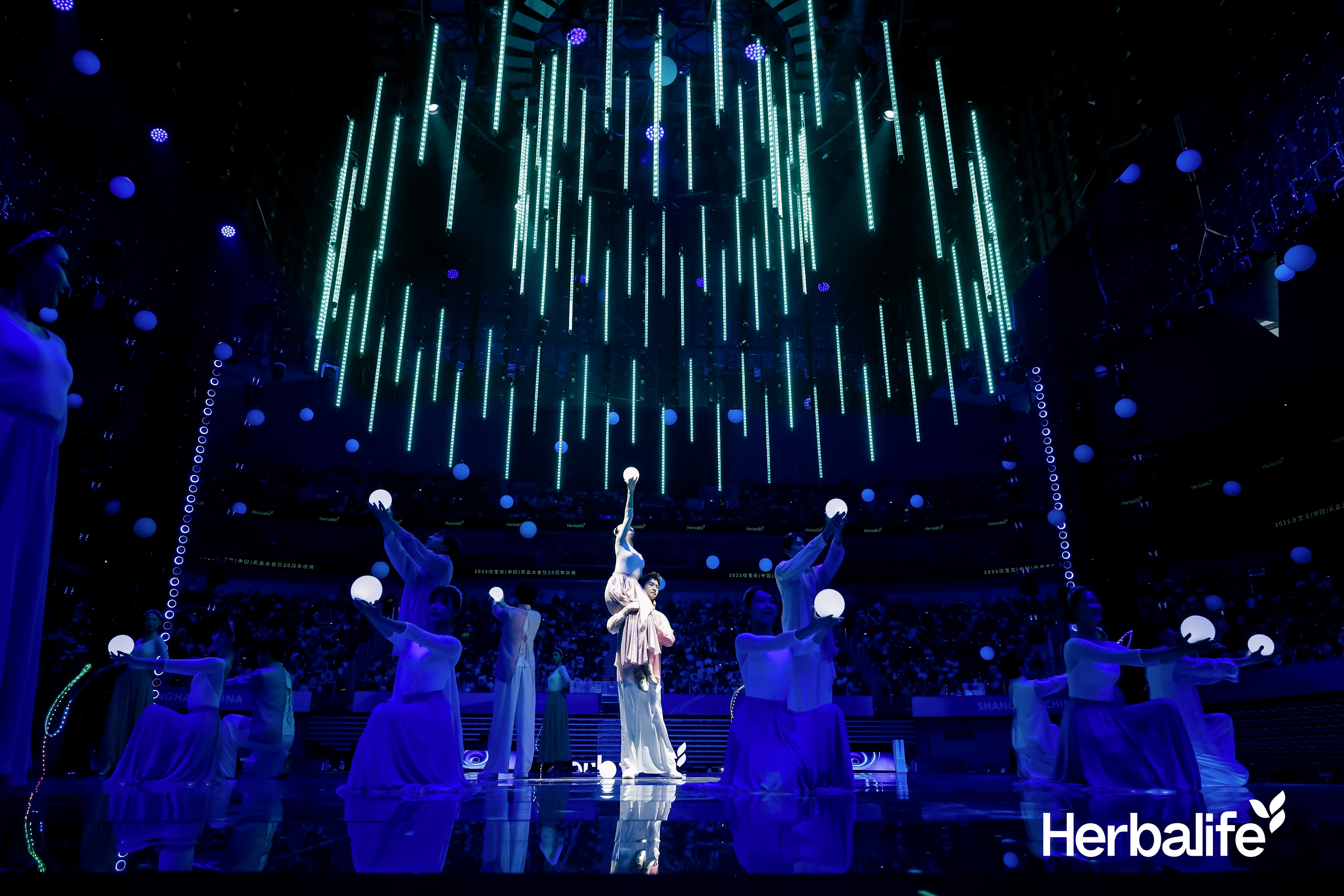 「升降像素灯管」点亮2025康宝莱风云大会