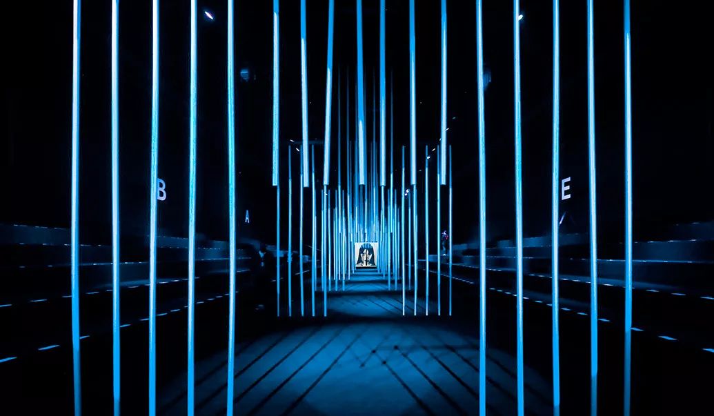  科技与艺术的融合——GINYU大功率动能艺术装置助力2020上海春夏时装发布会